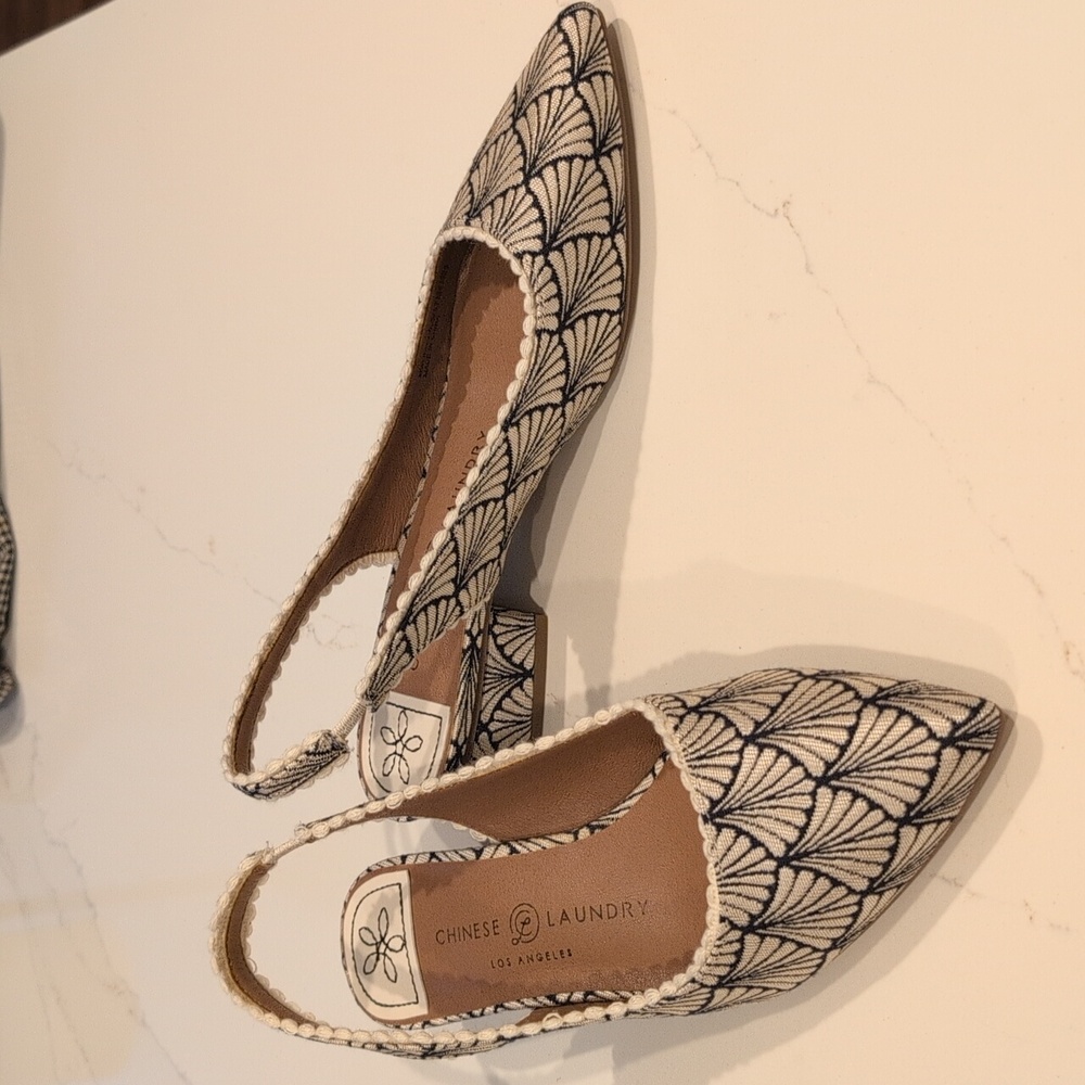 Chinese Laundry Cream and Black Patterned Slingback Pumps - Picture 11 of 12